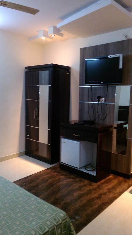 Hotel Kanishka Kanpur Rum bild