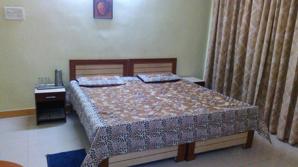 Hotel Kanishka Kanpur Rum bild