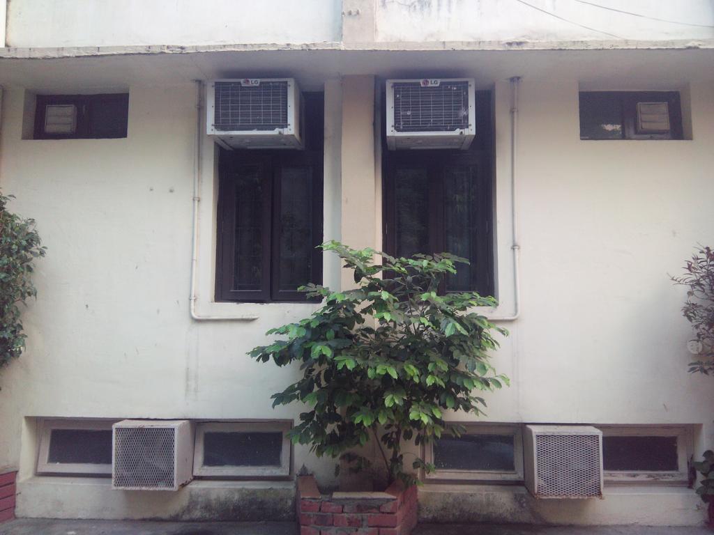 Hotel Kanishka Kanpur Exteriör bild