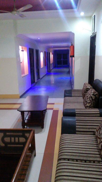 Hotel Kanishka Kanpur Exteriör bild