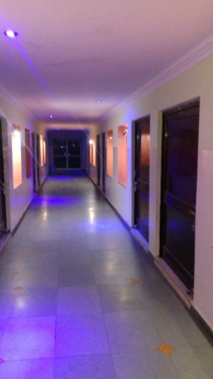 Hotel Kanishka Kanpur Exteriör bild